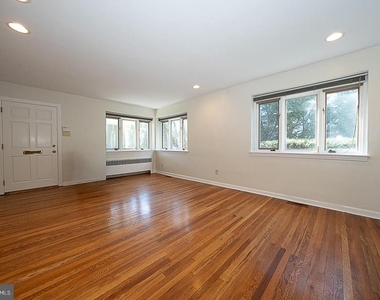 1457 Manoa Road - Photo Thumbnail 4