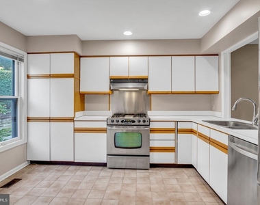 1127 Wicklow Court - Photo Thumbnail 6