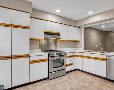1127 Wicklow Court - Photo Thumbnail 7