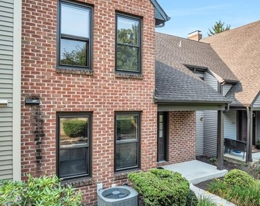 1127 Wicklow Court - Photo Thumbnail 3