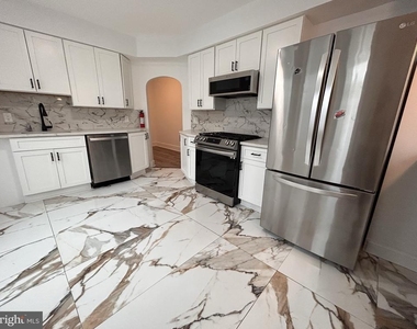 1067 S Clinton Avenue - Photo Thumbnail 16