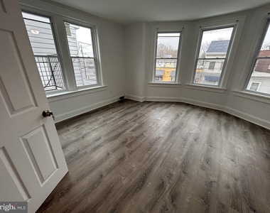 1067 S Clinton Avenue - Photo Thumbnail 6