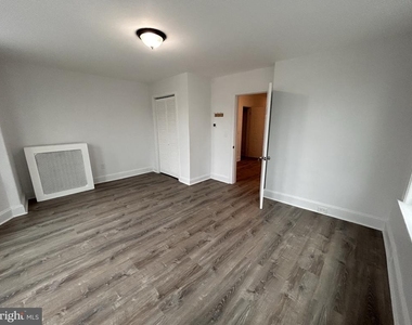 1067 S Clinton Avenue - Photo Thumbnail 5