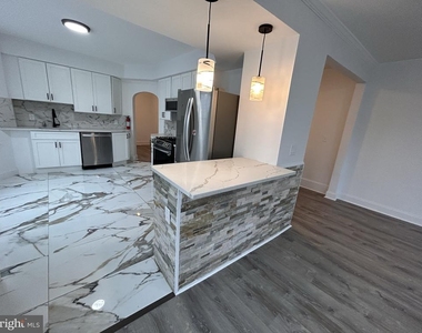 1067 S Clinton Avenue - Photo Thumbnail 20