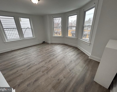 1067 S Clinton Avenue - Photo Thumbnail 2