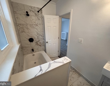 1067 S Clinton Avenue - Photo Thumbnail 12