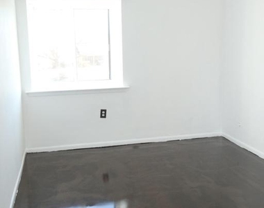 210 James Court - Photo Thumbnail 2