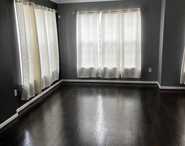 5546 Capital Gateway Drive - Photo Thumbnail 4