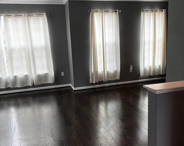 5546 Capital Gateway Drive - Photo Thumbnail 5