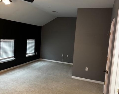 5546 Capital Gateway Drive - Photo Thumbnail 7