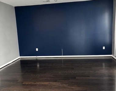 5546 Capital Gateway Drive - Photo Thumbnail 2