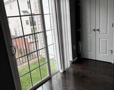 5546 Capital Gateway Drive - Photo Thumbnail 3