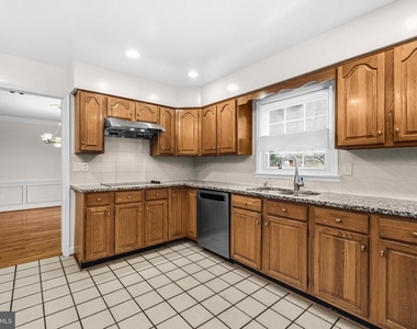7520 Royal Dominion Drive - Photo Thumbnail 18