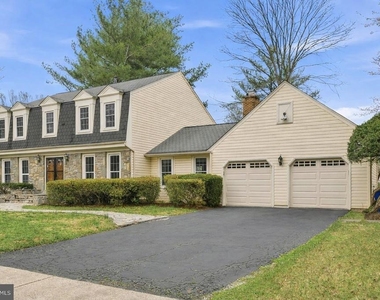 7520 Royal Dominion Drive - Photo Thumbnail 2