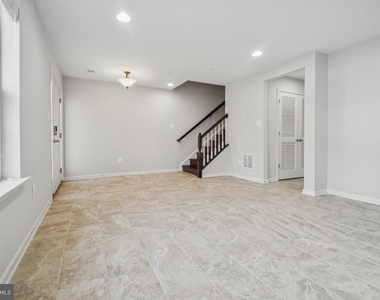 1118 Bayberry Lane - Photo Thumbnail 3