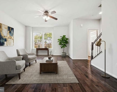 1118 Bayberry Lane - Photo Thumbnail 6