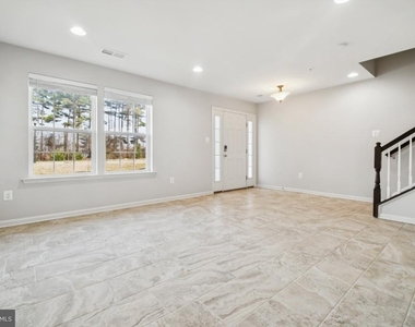 1118 Bayberry Lane - Photo Thumbnail 4