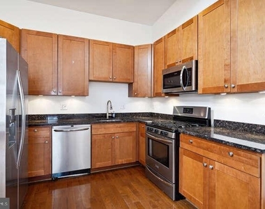1337 Girard Street Nw - Photo Thumbnail 3