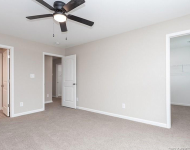 910 Kingscote Drive - Photo Thumbnail 12