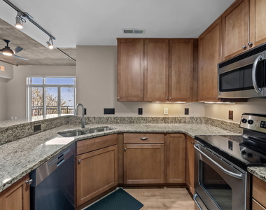 444 S Blount Street - Photo Thumbnail 18