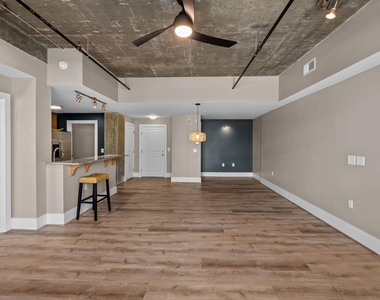 444 S Blount Street - Photo Thumbnail 14