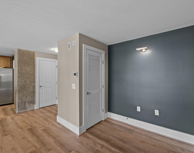444 S Blount Street - Photo Thumbnail 6
