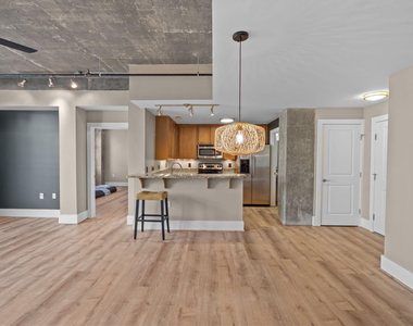 444 S Blount Street - Photo Thumbnail 7