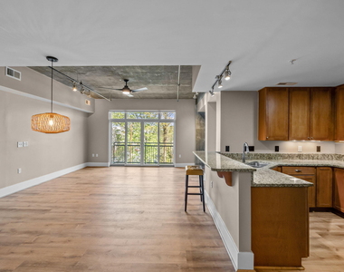 444 S Blount Street - Photo Thumbnail 5