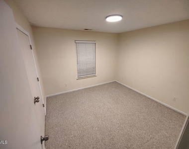 804 Pine Forest Trail - Photo Thumbnail 8