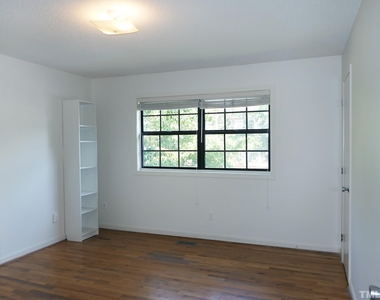 105 Fidelity Street - Photo Thumbnail 9