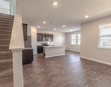 114 Mercer St - Photo Thumbnail 2