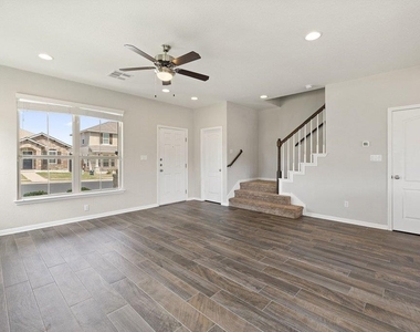 719 Coconut Grove St - Photo Thumbnail 6