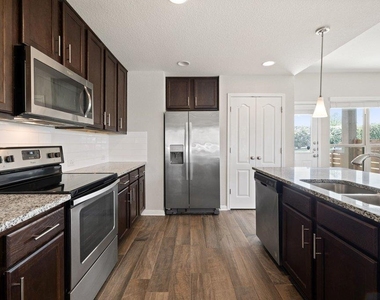 719 Coconut Grove St - Photo Thumbnail 14