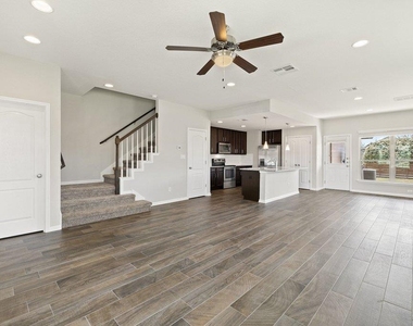 719 Coconut Grove St - Photo Thumbnail 5