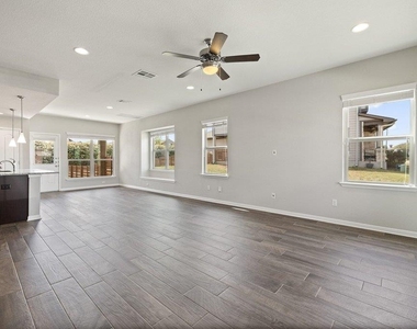 719 Coconut Grove St - Photo Thumbnail 3