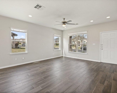 719 Coconut Grove St - Photo Thumbnail 7