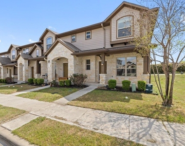 719 Coconut Grove St - Photo Thumbnail 2
