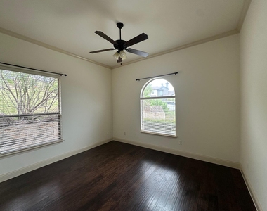 906 Madison Fork Dr - Photo Thumbnail 12