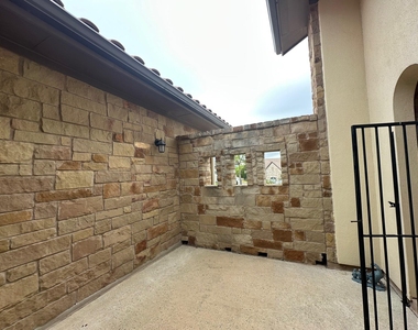 906 Madison Fork Dr - Photo Thumbnail 6