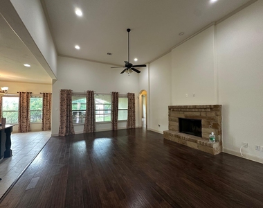 906 Madison Fork Dr - Photo Thumbnail 8