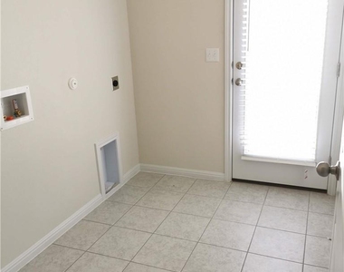 10504 Alemoor Dr - Photo Thumbnail 8