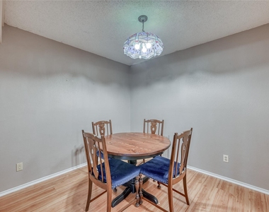 1202 Thorpe Ln - Photo Thumbnail 8