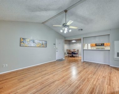 1202 Thorpe Ln - Photo Thumbnail 2