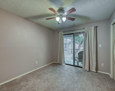 1202 Thorpe Ln - Photo Thumbnail 18