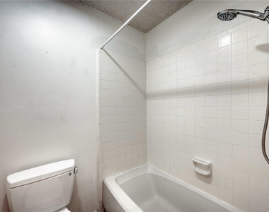 1202 Thorpe Ln - Photo Thumbnail 15