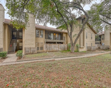 1202 Thorpe Ln - Photo Thumbnail 1