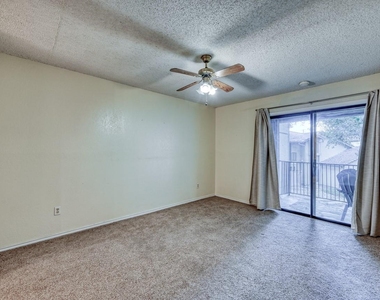 1202 Thorpe Ln - Photo Thumbnail 12