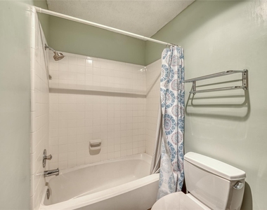 1202 Thorpe Ln - Photo Thumbnail 17