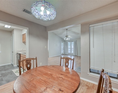 1202 Thorpe Ln - Photo Thumbnail 5