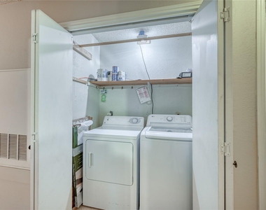1202 Thorpe Ln - Photo Thumbnail 19